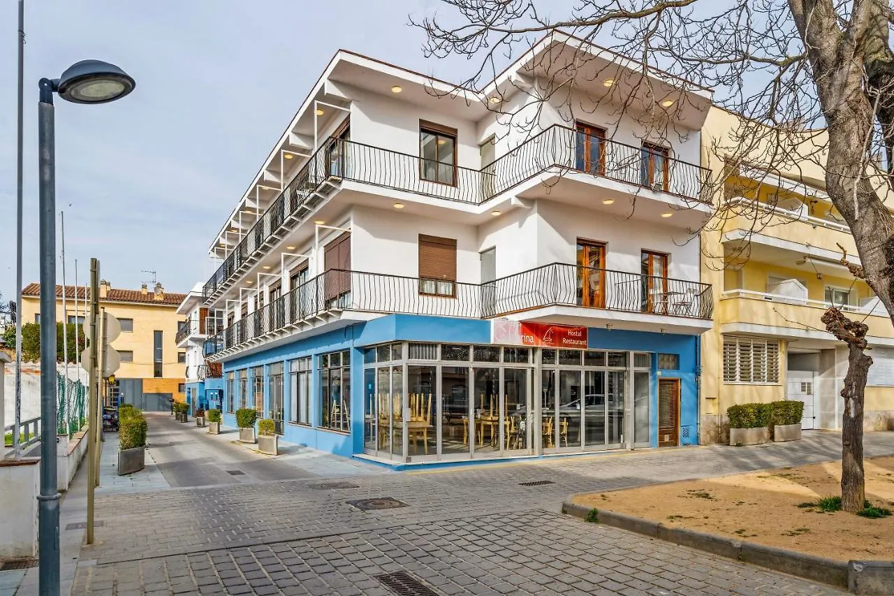הקונטקטים של Hostal La Marina