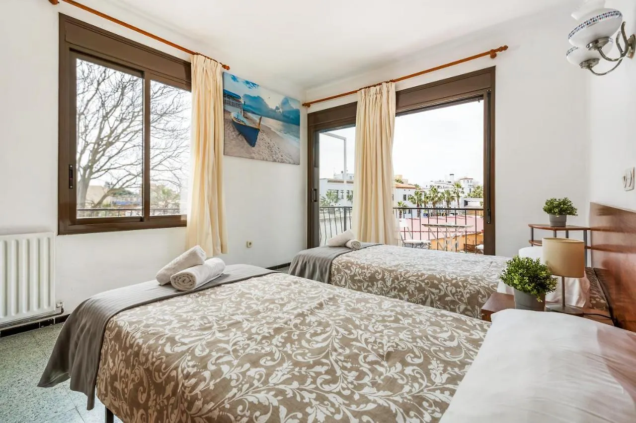 ** מלון פלטחה ד'ארו Hostal La Marina ספרד